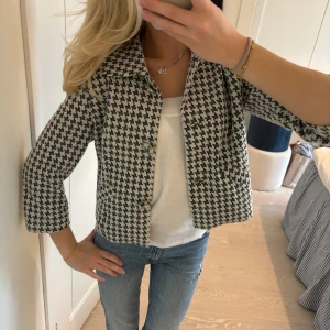 Trekvartsärmad jacka/ kofta - Såå fin trekvartsärmad kofta/ jacka frpn veromoda💕 sparsamt använd 