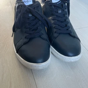 Pepe jeans skor - Skick: 9-10 storlek 43 