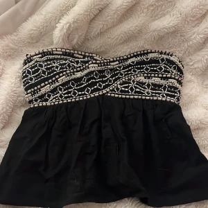 Topp - gullig topp utan band från zara som jag har använt några gånger💗 
