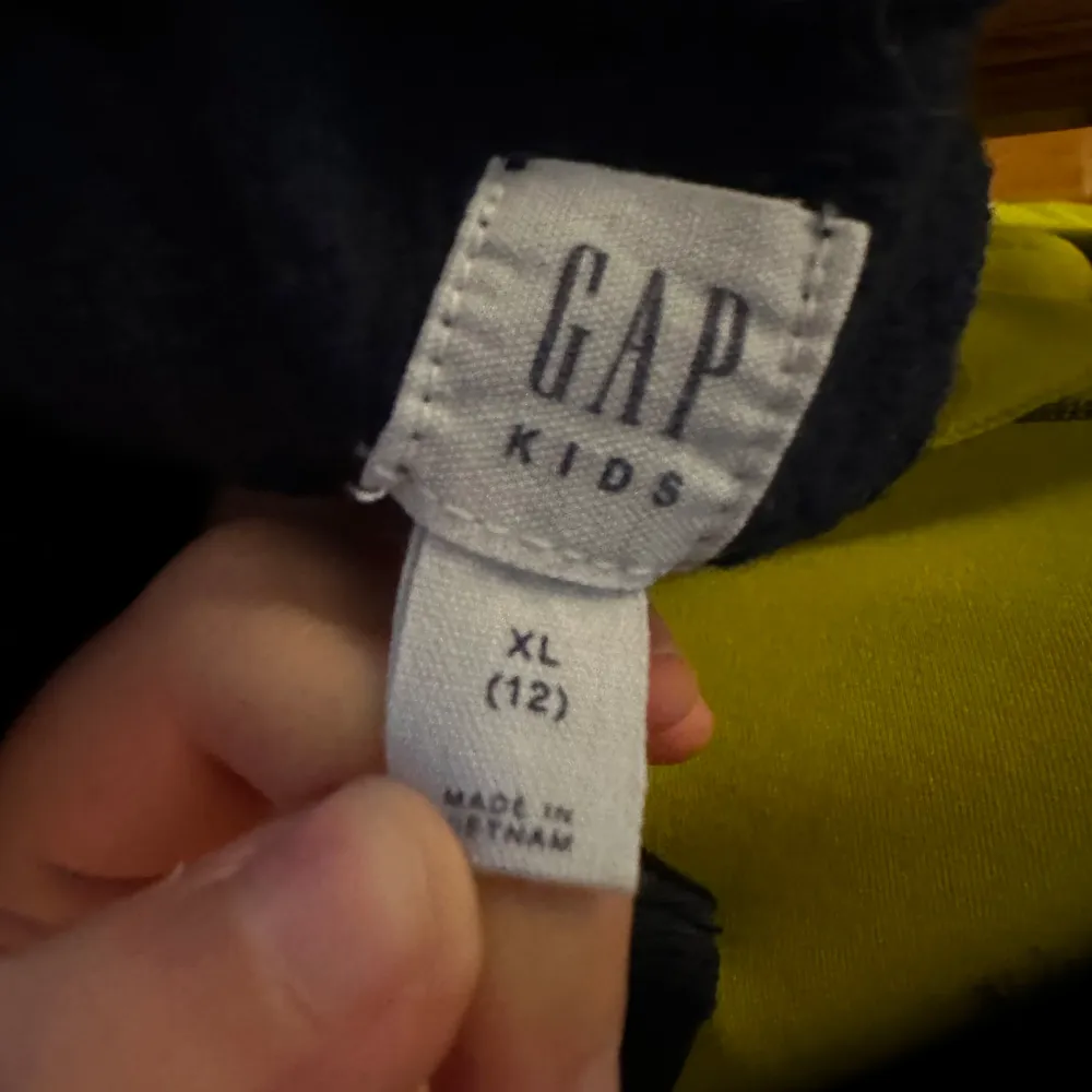 Fint skick gap hoddie i storlek 12 =ungefär 152. Hoodies.