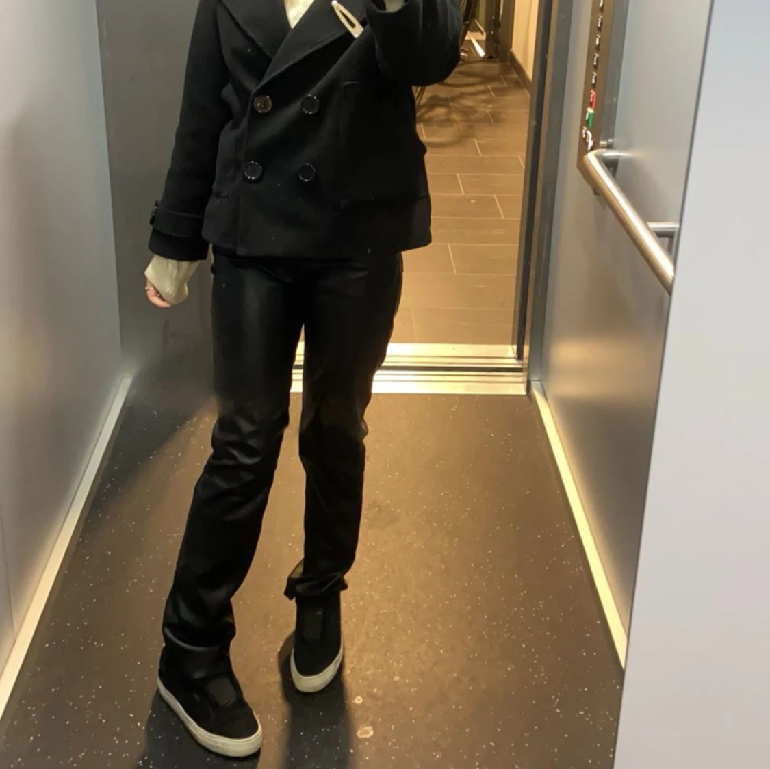 Svarta skinnbyxor - 91