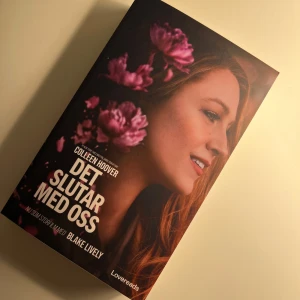 Det börjar med oss & det slutar med oss  - Boken 'Det börjar med oss' och ’Det slutar med oss’ av Colleen Hoover.
