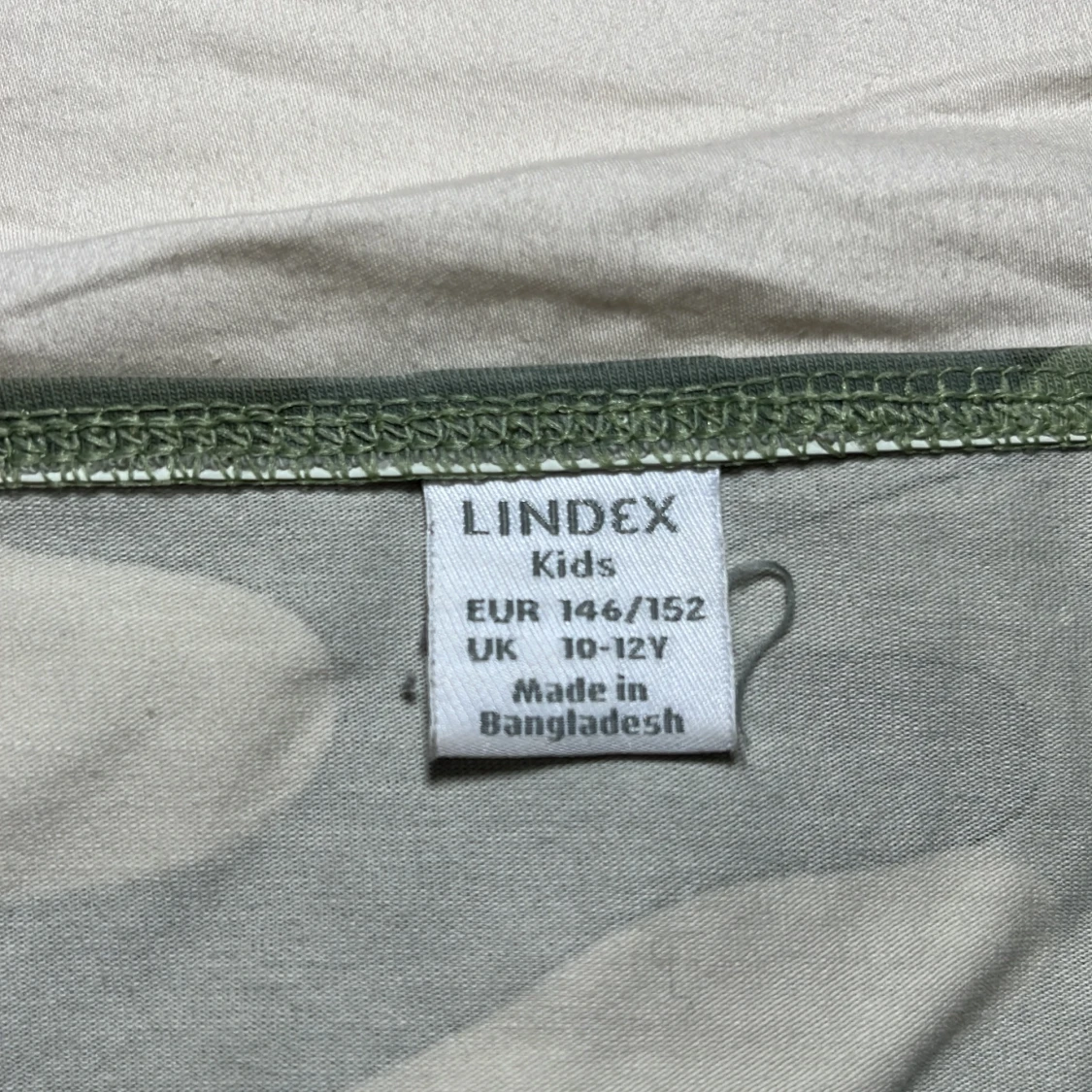 Camouflagefärgad linnetopp från Lindex - 91