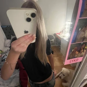 Mörkblå stickad T-shirt  - Jättefin knappt använt 