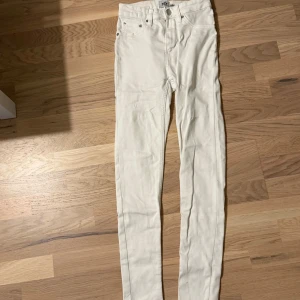 Vita jeans - Vita jeans från 157
