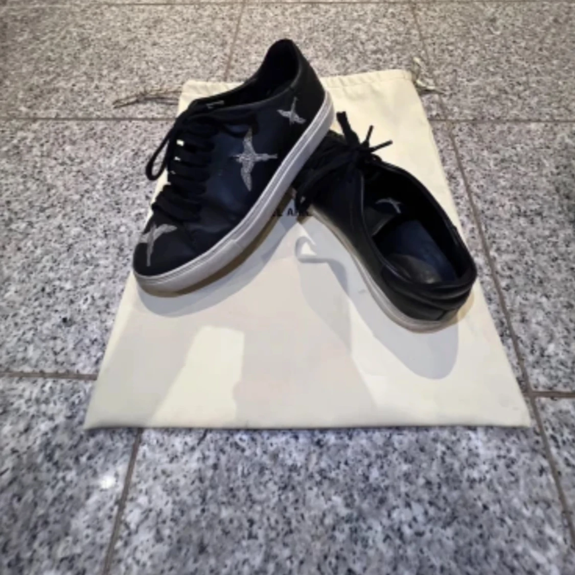 Svarta sneakers från Axel Arigato - 90