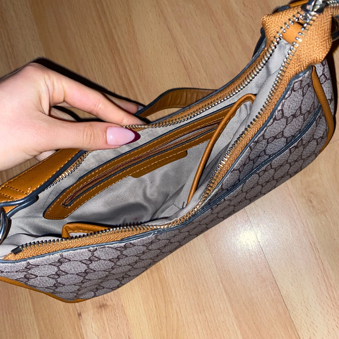  axelväska med dragkedja - 90