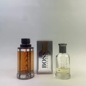 Boss bundel  - Upplev en exklusiv duo med Boss Bottled EDT och Boss Private Accord (utgätt ur butik!) två eleganta och maskulina dofter perfekta for dig som vill kanna dig stilren och sjalvsaker varje dag.  Priser: ✨2 x 3 ml - 100 kr  ✨2 x 5 ml - 130 kr  Passa pà att testa dessa populära dofter i mindre storlekar ! Bestall enkelt via DM eller Plick redan i dag! 🌟