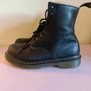 Fodrade skor från Dr. Martens - Fodrade boots i fint skick!🌟
