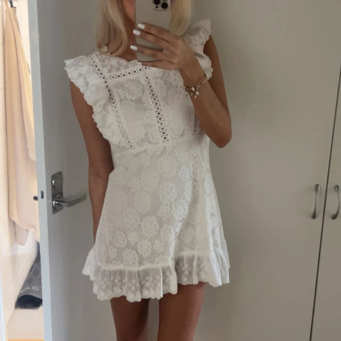 Vit spetsklänning