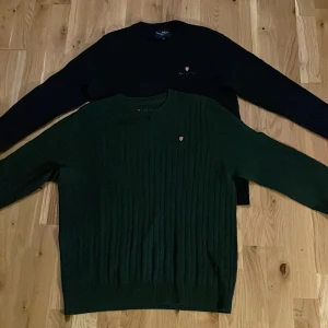 bandelid tröjor  - Två bandelid tröjor, båda är M, väldigt bra skick 10/10, inget fel med dem, säljer båda tillsammans.