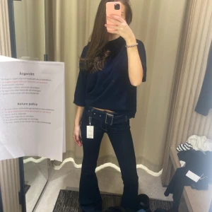 Lågmidjade jeans  - Svin snygga jeans från mango, tyvärr blivit lite små🎀