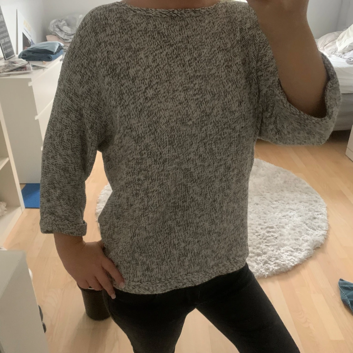 Grå stickad t-shirt - 91