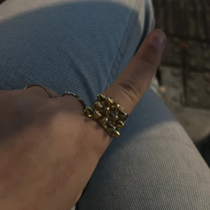 Edblad ring guld - 17,5 mm guld, köpt för ett år sedan, dock har en tagg åkt av men det syns inte mycket.