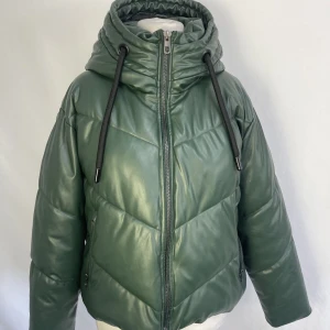 Zara faux leather puffer jacket - Jacka från zara, inga defekter, storlek M