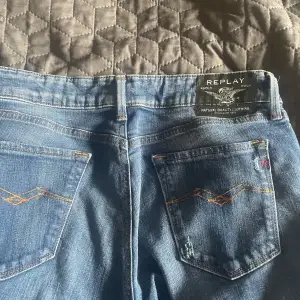 Feta replay jeans- Storlek 28 i midjan - Näst intill nyskick - Pris:250kr. Priset kan dras ner vid snabb affär