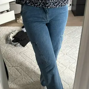 Snygga Monki jeans köpta på mango!💙