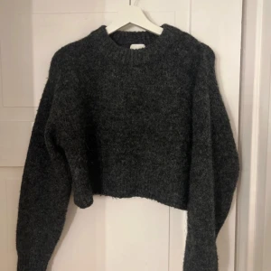 Stickad grå tröja från h&m - Storlek S, använd 2 gånger