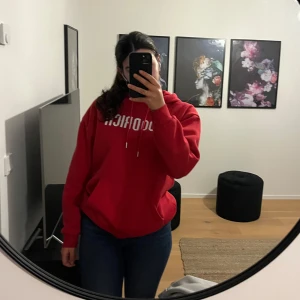 Hoodrich hoodie - Väldigt bra skick, inga defekter. Rekommendera ett pris accepterar typ vad som helst