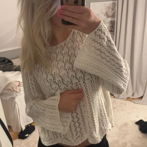 Tröja med mönster - Säljer denna superfina trendiga tröjan från only, då den inte länge kommer till användning. Den är bara använd ett fåtal gånger så den är alltså i superbra skick💞