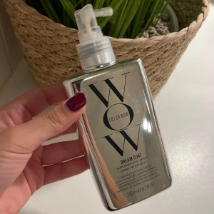 Color Wow Dream Coat Supernatural Spray - Säljer en flaska Color Wow Dream Coat Supernatural Spray. Hälften kvar. 