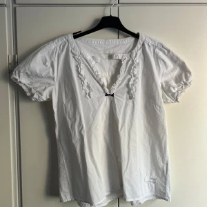 Topp från Odd Molly  - Jättegullig topp från Odd Molly i väldigt fint skick som tyvärr inte kommer till användning.💕💕