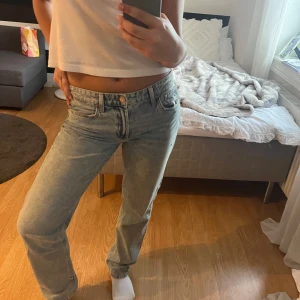 Lågmidjade jeans - Lågmidjade jeans som jag tror är från H&M! 🫶🏻 Säljer då de inte kommer till användning