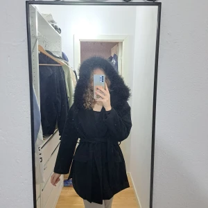 Kappa - Tjock vinterkappa i storlek xs, support mysig, varm o skön. passar höst, vinter o vår🥰 Pris kan diskuteras:)