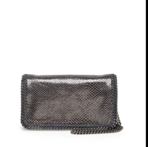 McCartney väska - Äkta McCartney väska köpt för  1700kr Den är lite sliten på insidan Kom med förslag 