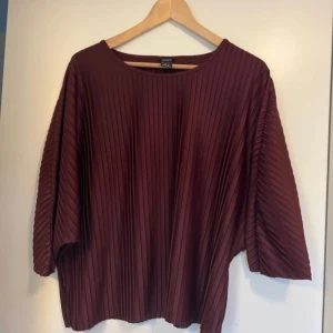 Vinröd tröja  - Jättefin vinröd tröja💕💕
