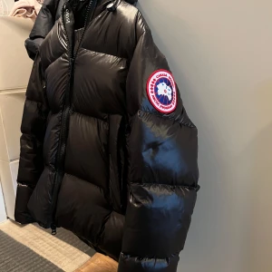 Canada Goose jacka  - Köpt för lite mer än 3 veckor, passar inte vill bara ha bort den snabbt 