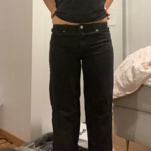 Wide jeans, låg midja - Super snygga lågmidjade jeans😍😍😍Kan tänka mig gå ner i pris💕