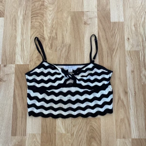 Luftigt sött line - Ett stickat linne. Fin till sommaren, kan dock okså användas sad på vintern med en kofta över:)❄️❄️