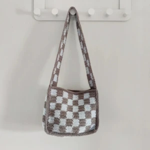 Virkad väska - Virkad väska i bomull. Grå och ljusblå