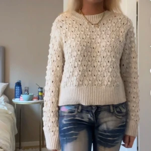 Vit stickad tröja - Så snygg stickad tröja, kan vara lite nopprig 