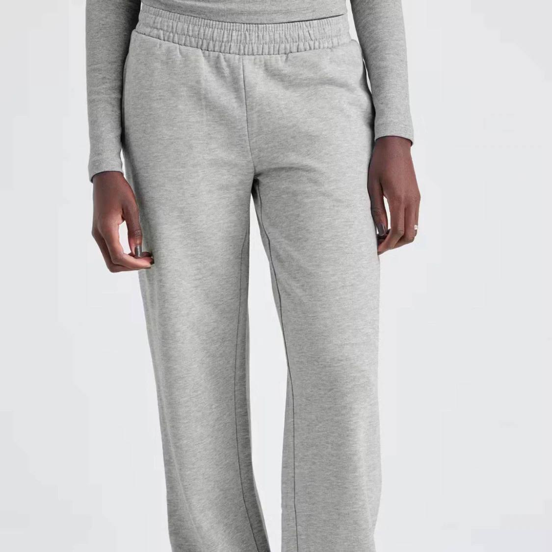 Gråa lågmidjade mjukisbyxor från Bik Bok - 2