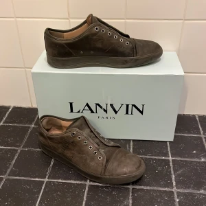 Lanvin  - Ett par feta märkgröna lanvins 🔥Storlek UK 8 och är i använt skick (se bilder) box ingår ej men kan diskuteras ‼️hör av er vid frågor eller funderingar 🙏Öppen för byten 👀