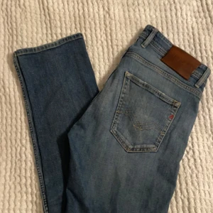  Replay Anbass  - Snygga blå jeans från Replay.