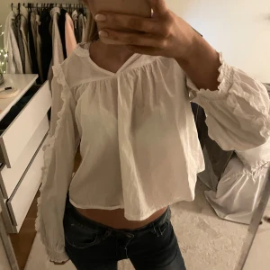 Vit blus - Jättefin vit blus från Gina tricot, använd bara en gång