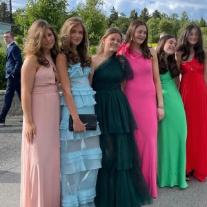 Ture Decadence klänning  - Jättefin och unik ljusblå Ture Decadence klänning, har använt den en gång men inga tecken på användning. Jag tror den har slutat säljas för jag hittar den inte någonstans längre. Jag är 173 typ och längden va bra på mig! 