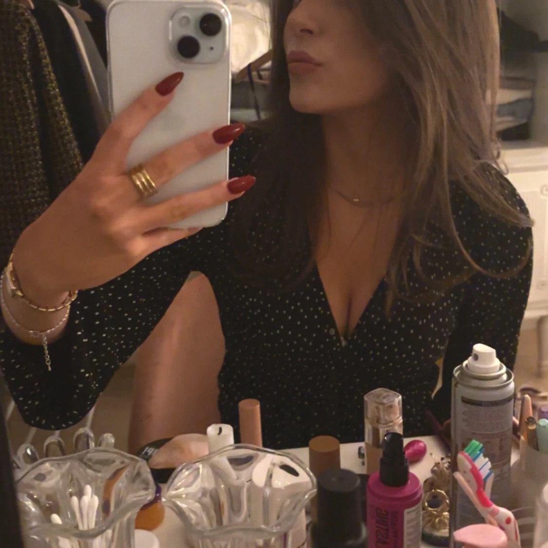 Svart blus med vita prickar - 1