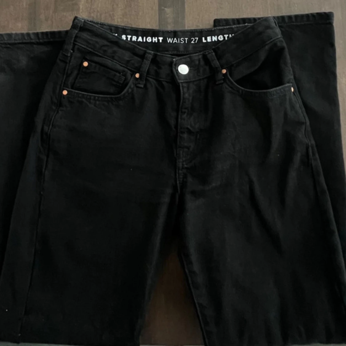 Svarta jeans med rak passform