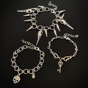 3 handgjorda alternativa armband - Unika handgjorda alternativa armband. Armbanden varierar i storlek, men går att justera. Kontakta mig om du har frågor eller vill ha fler bilder! 