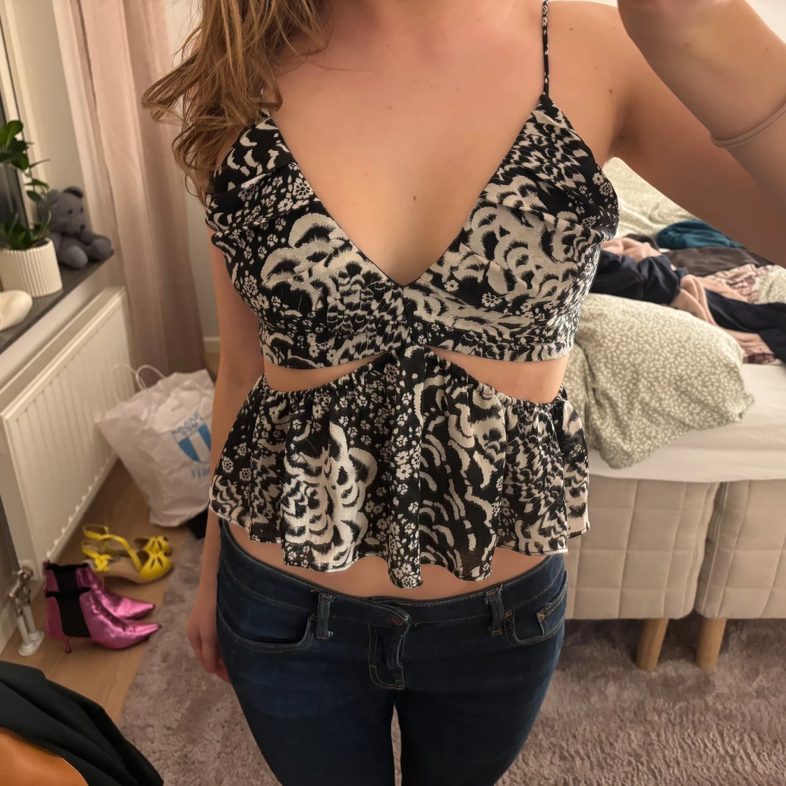 Unik topp med öppning