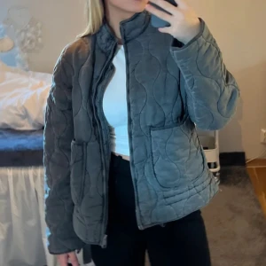 Zara jacka - Inte använd mycket alls💕💕 Jätte fint skick. 