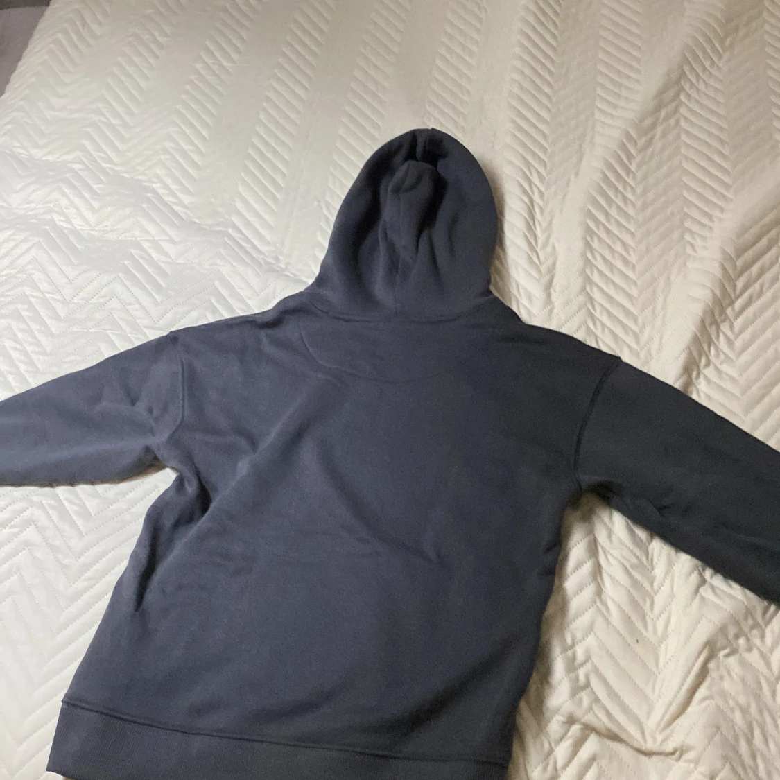 Mörkgrå hoodie från Hang With Me - 1