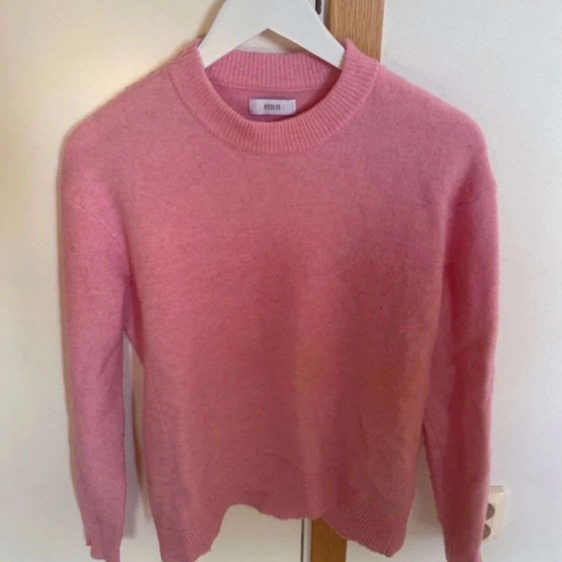 Rosa stickad tröja från Envii