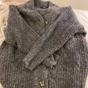 Oversized kofta - Superskön kofta. Oversized. Använd ca 1-2 gånger. 