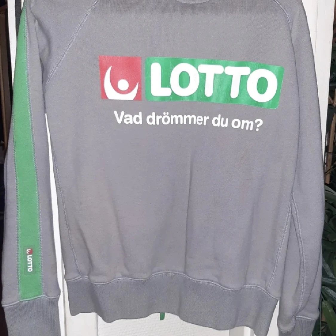 Grå Lotto jacka med gröna detaljer - 2