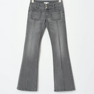 Grå bootcut jeans - Snygga grå bootcut jeans från Gina 💕 